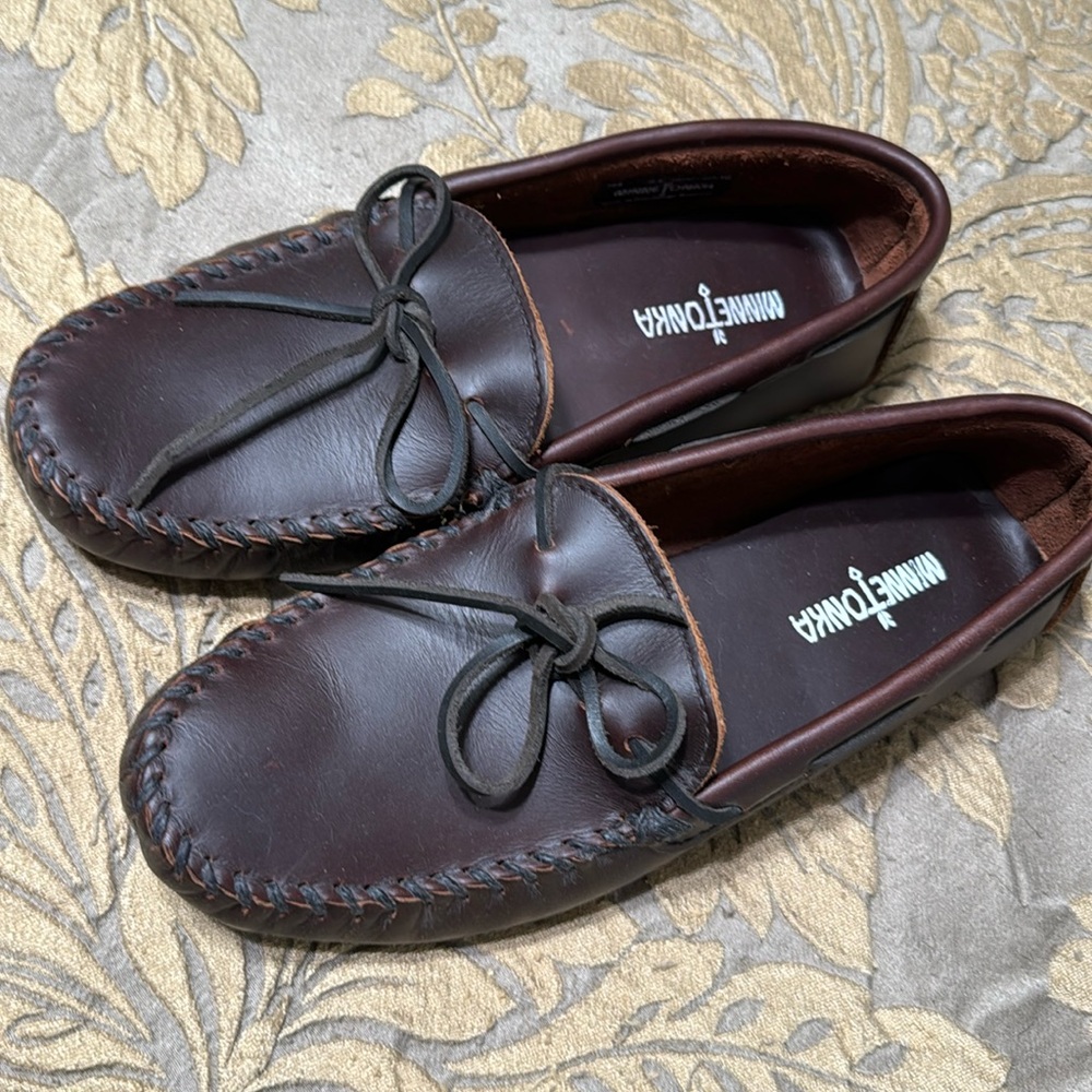 Minnetonka leather slip on loafers